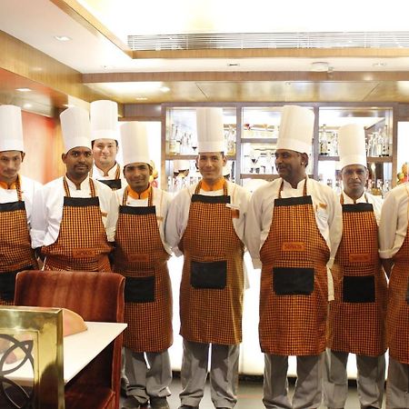 Hotel Swati Дели Экстерьер фото
