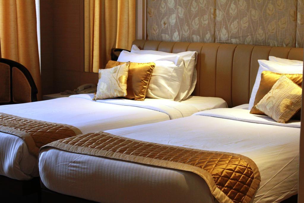 Hotel Swati Дели Экстерьер фото