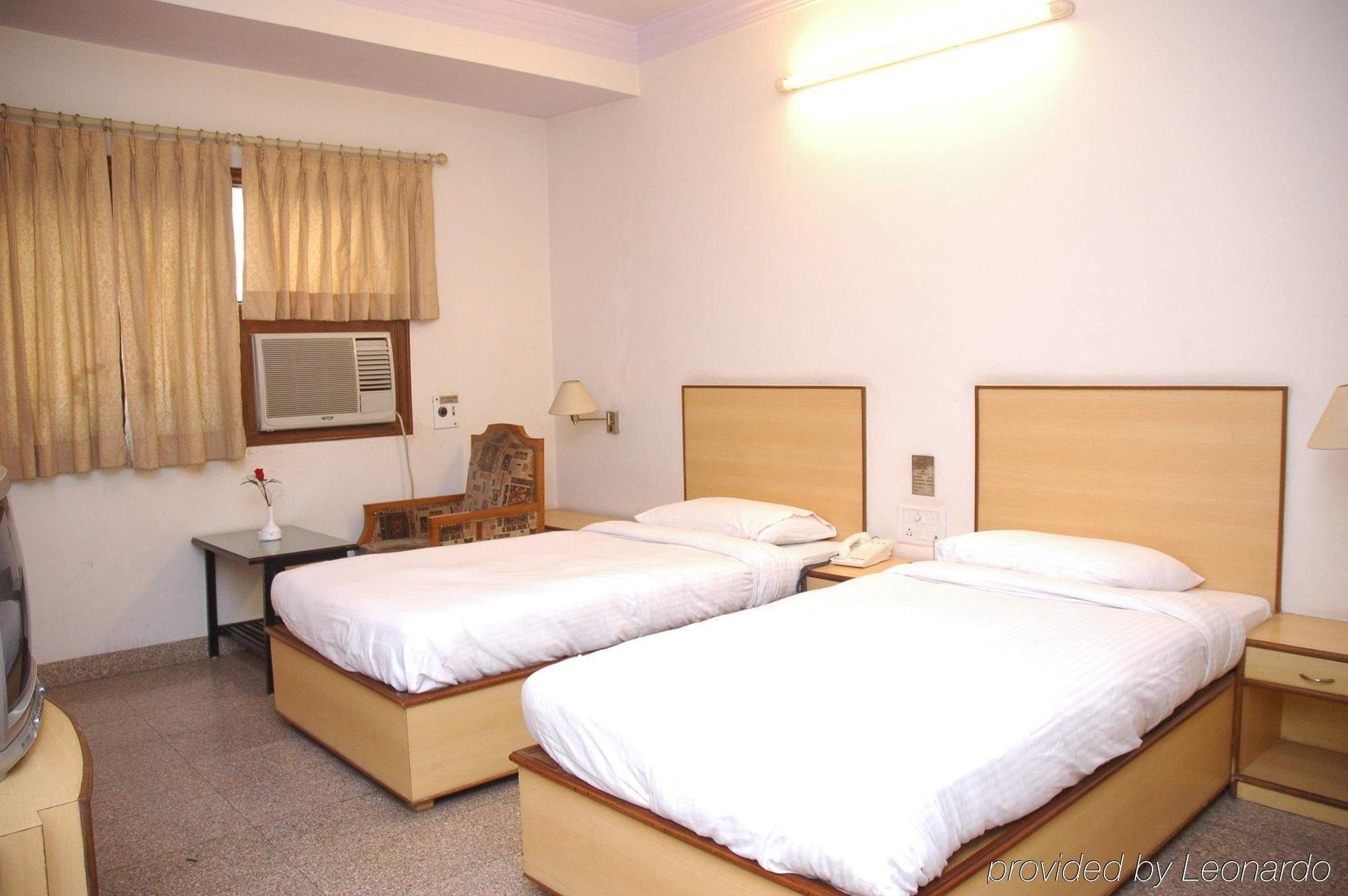 Hotel Swati Дели Номер фото