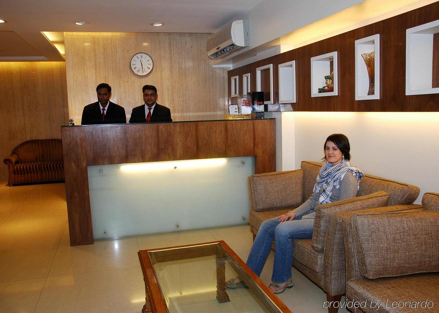 Hotel Swati Дели Интерьер фото