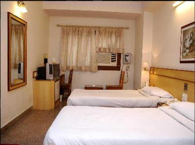 Hotel Swati Дели Номер фото