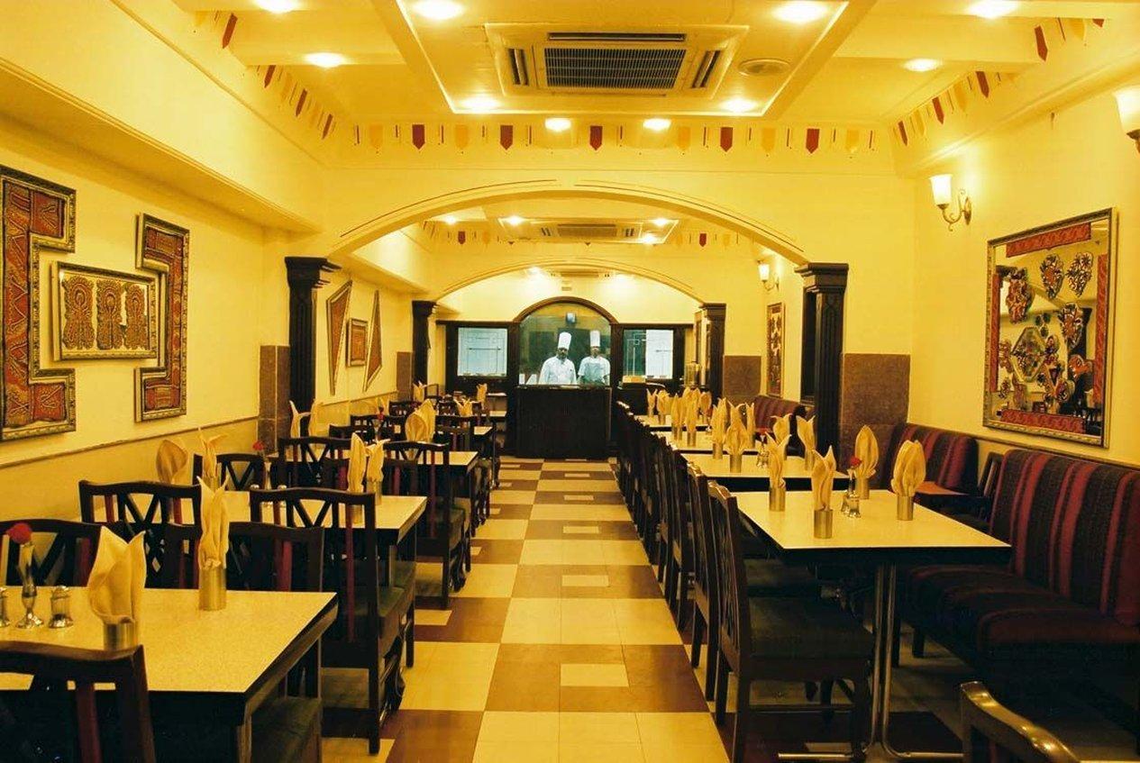 Hotel Swati Дели Экстерьер фото