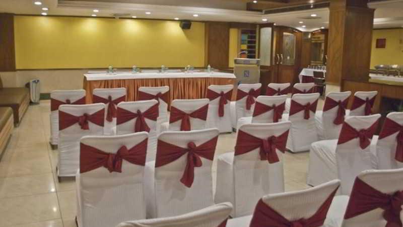 Hotel Swati Дели Экстерьер фото