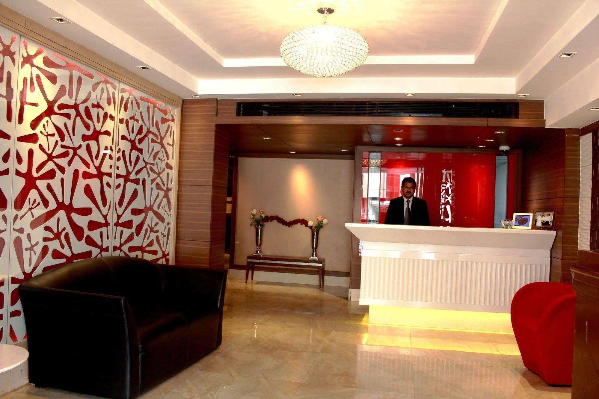 Hotel Swati Дели Экстерьер фото