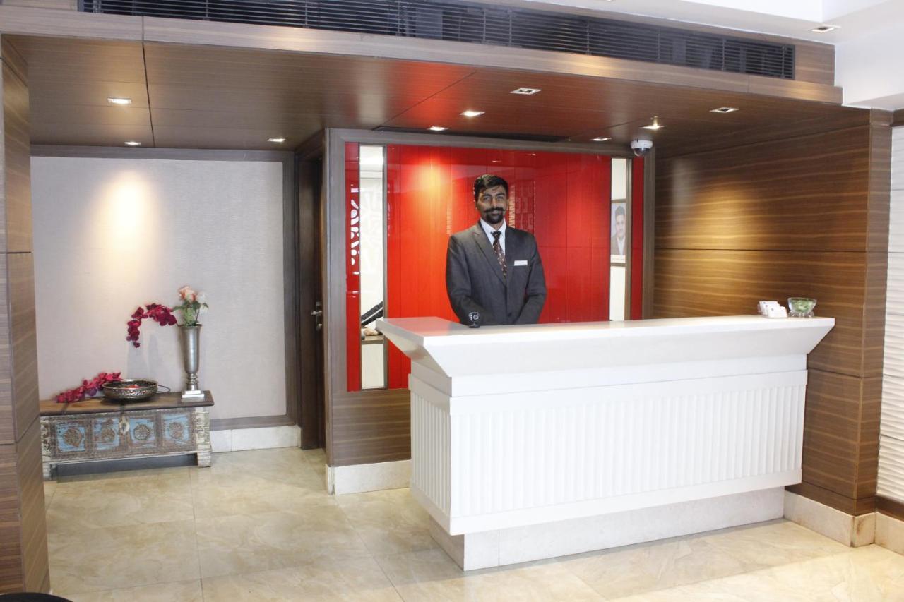 Hotel Swati Дели Экстерьер фото