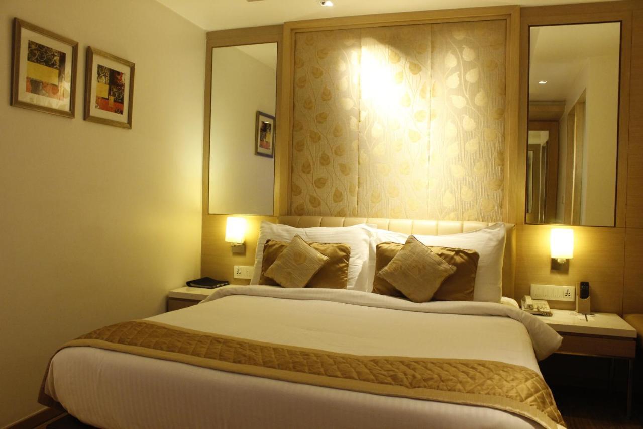 Hotel Swati Дели Экстерьер фото