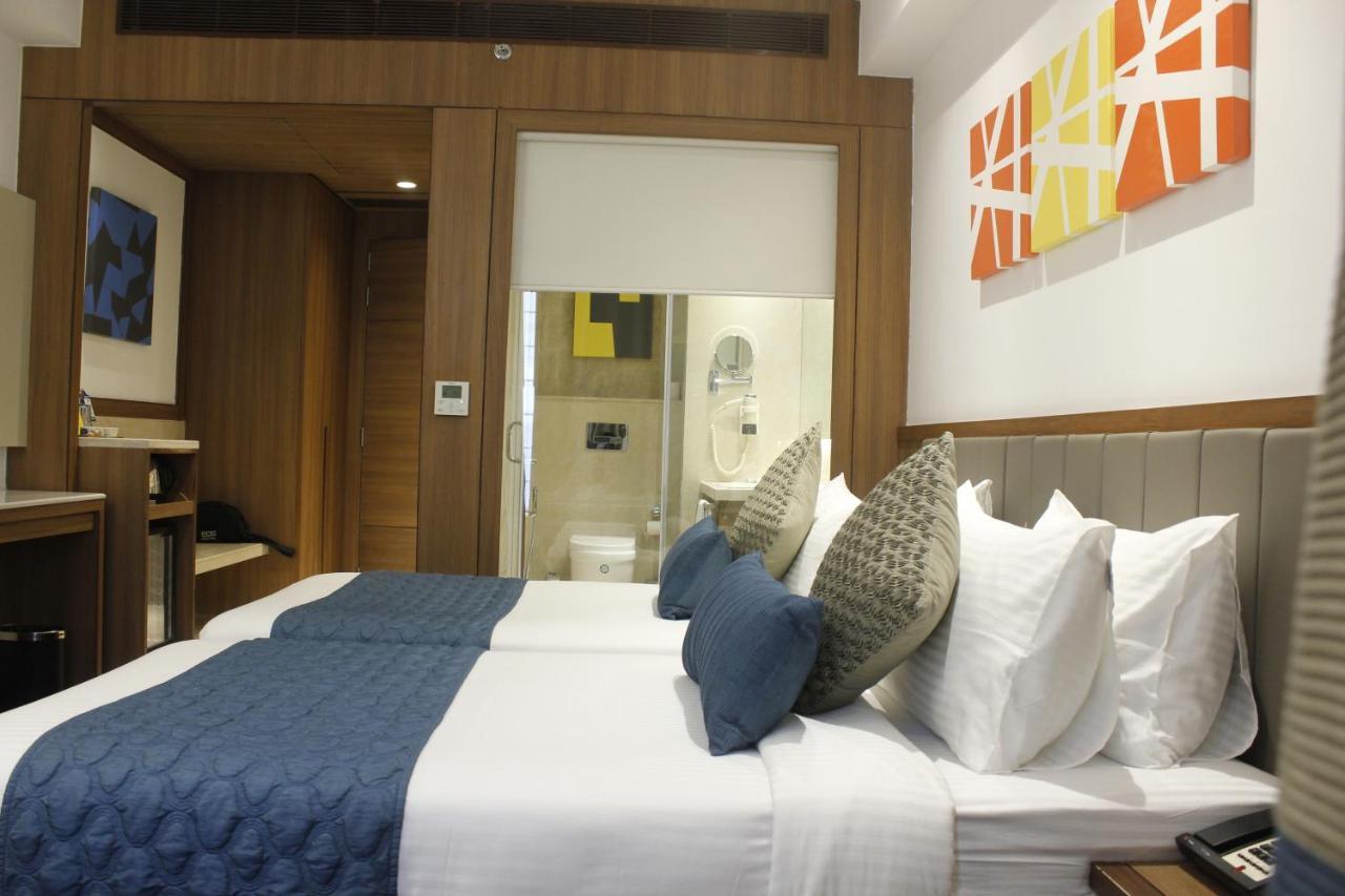 Hotel Swati Дели Экстерьер фото