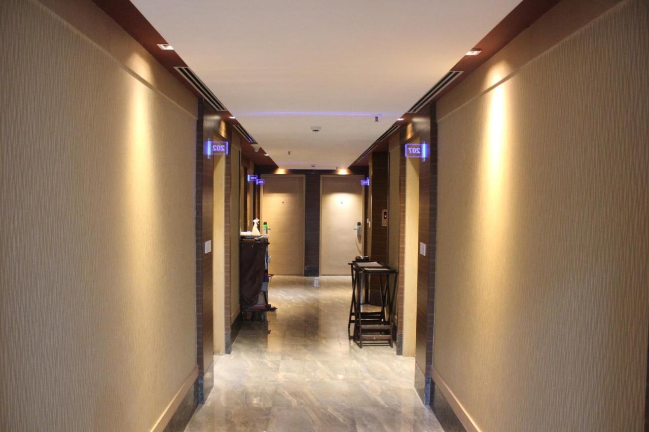 Hotel Swati Дели Экстерьер фото