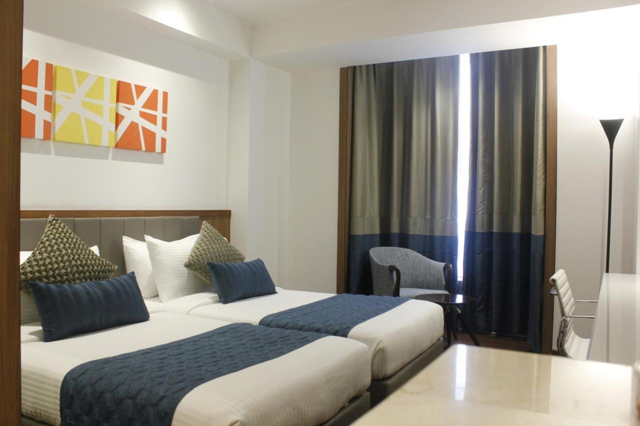Hotel Swati Дели Экстерьер фото