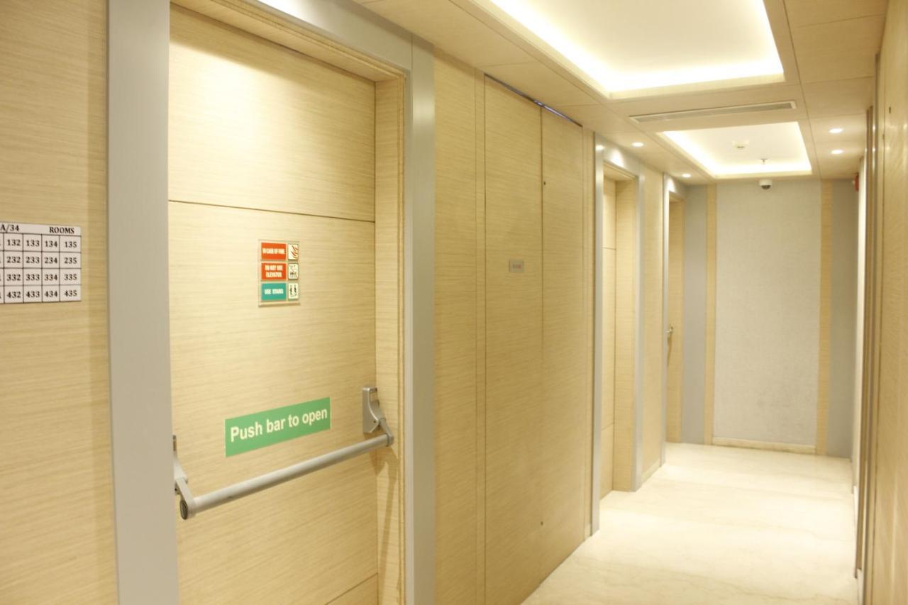 Hotel Swati Дели Экстерьер фото